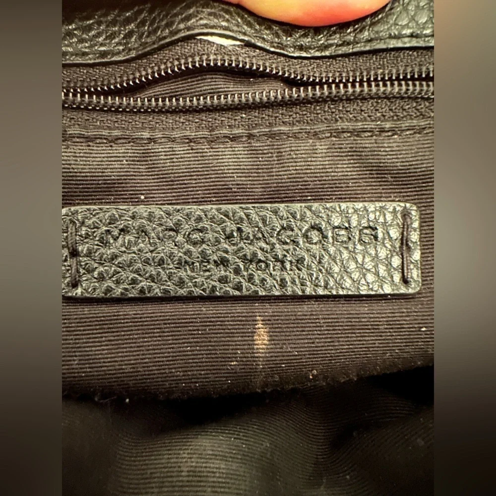 MARC JACOBS
Textured Leather Crossbody Saddle Bag - Picture 10 of 11